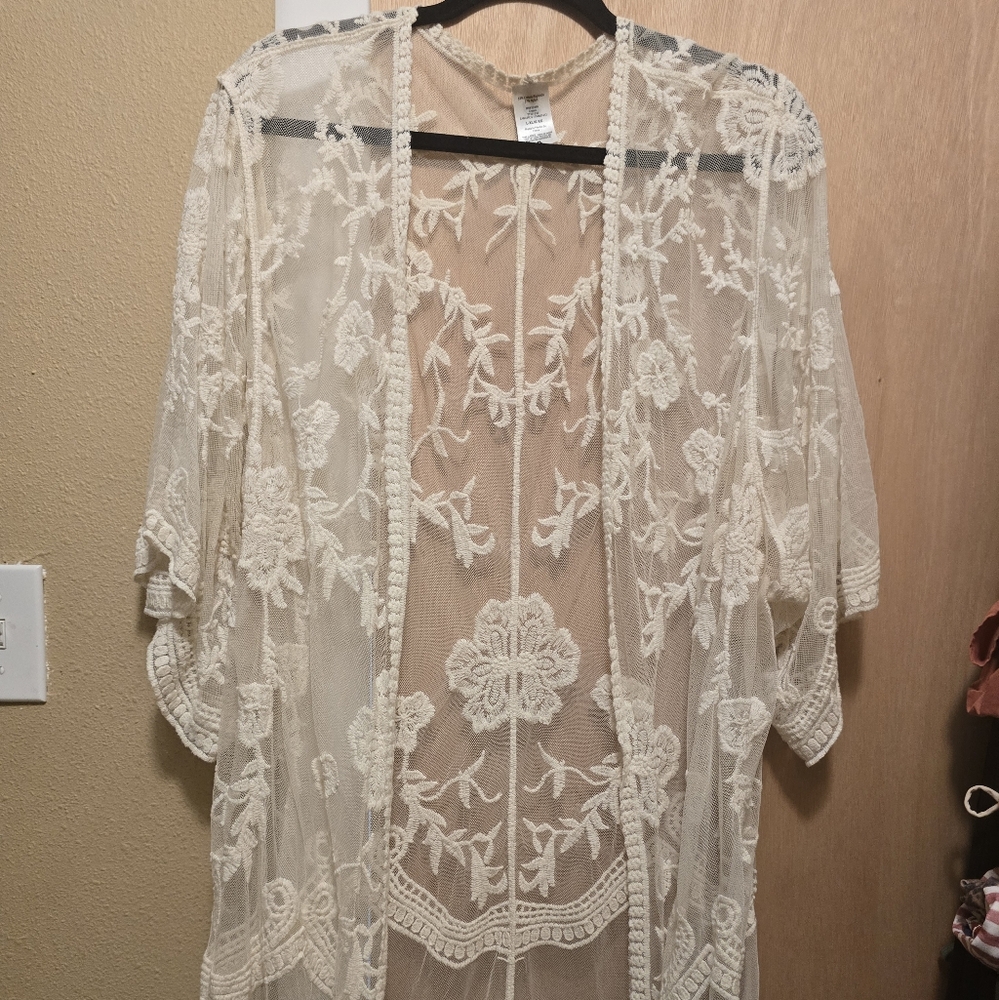 Elegant Cream Lace Kimono